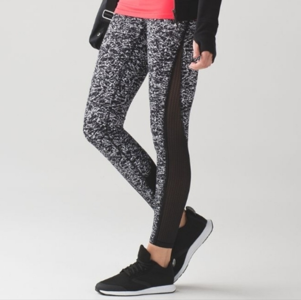 Lululemon Deep Breath TightIced Wave White Black sz 6